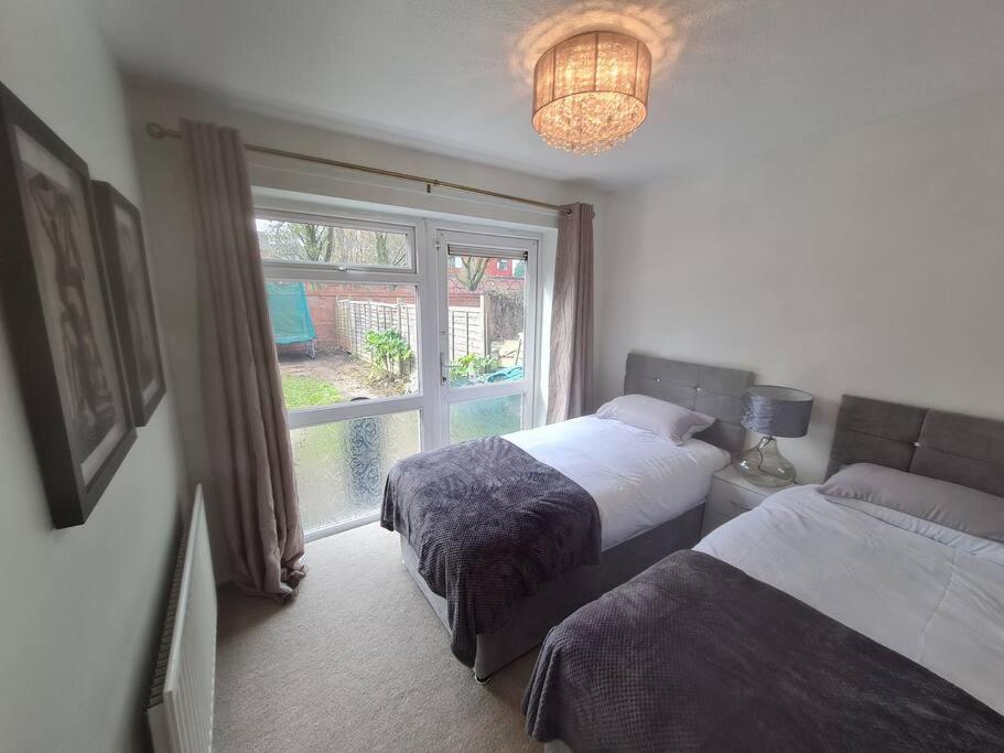 A&s Properties, No Guest Fees, Bank Transfe Deposit Available * Wolverhampton