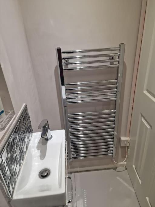 A&s Properties, No Guest Fees, Bank Transfe Deposit Available Wolverhampton