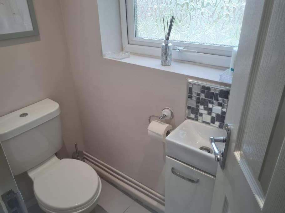 Apartment A&s Properties, No Guest Fees, Bank Transfe Deposit Available Wolverhampton