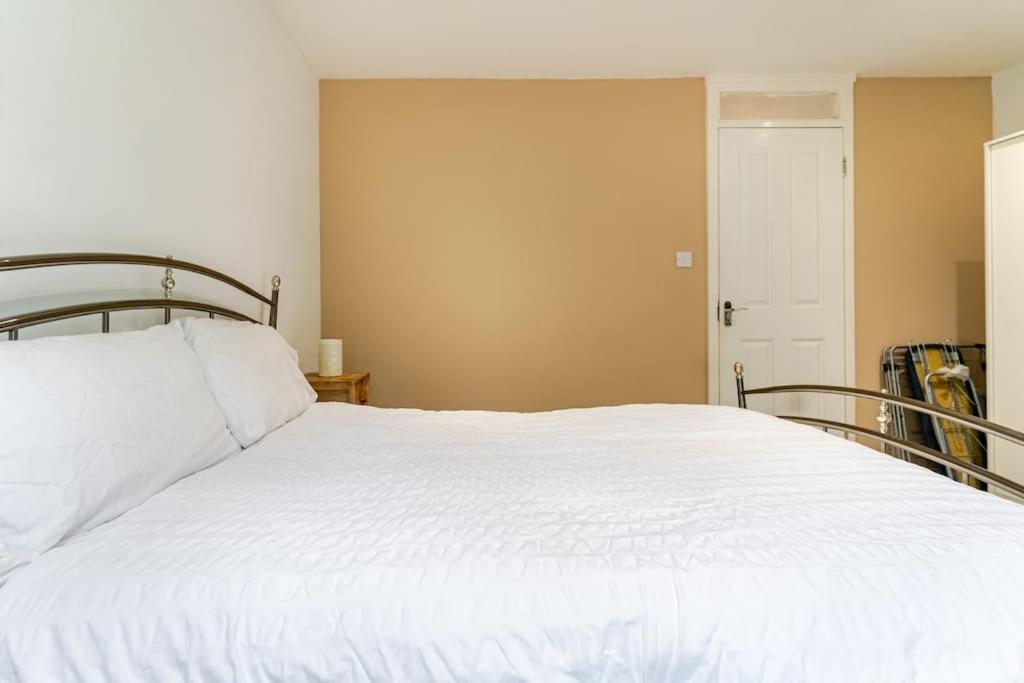 A&s Properties, No Guest Fees, Bank Transfe Deposit Available *