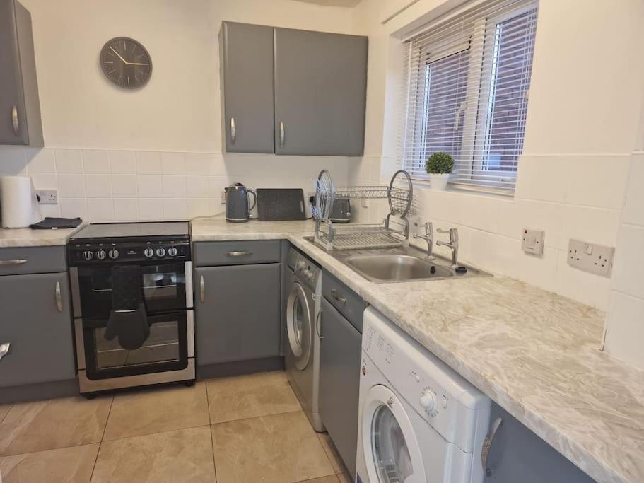 A&s Properties, No Guest Fees, Bank Transfe Deposit Available Apartment *