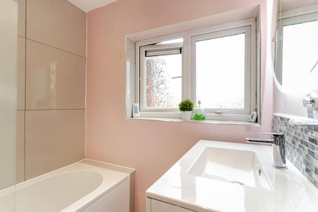 A&s Properties, No Guest Fees, Bank Transfe Deposit Available Apartment Wolverhampton