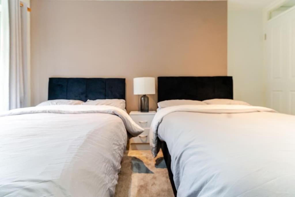 A&s Properties, No Guest Fees, Bank Transfe Deposit Available *