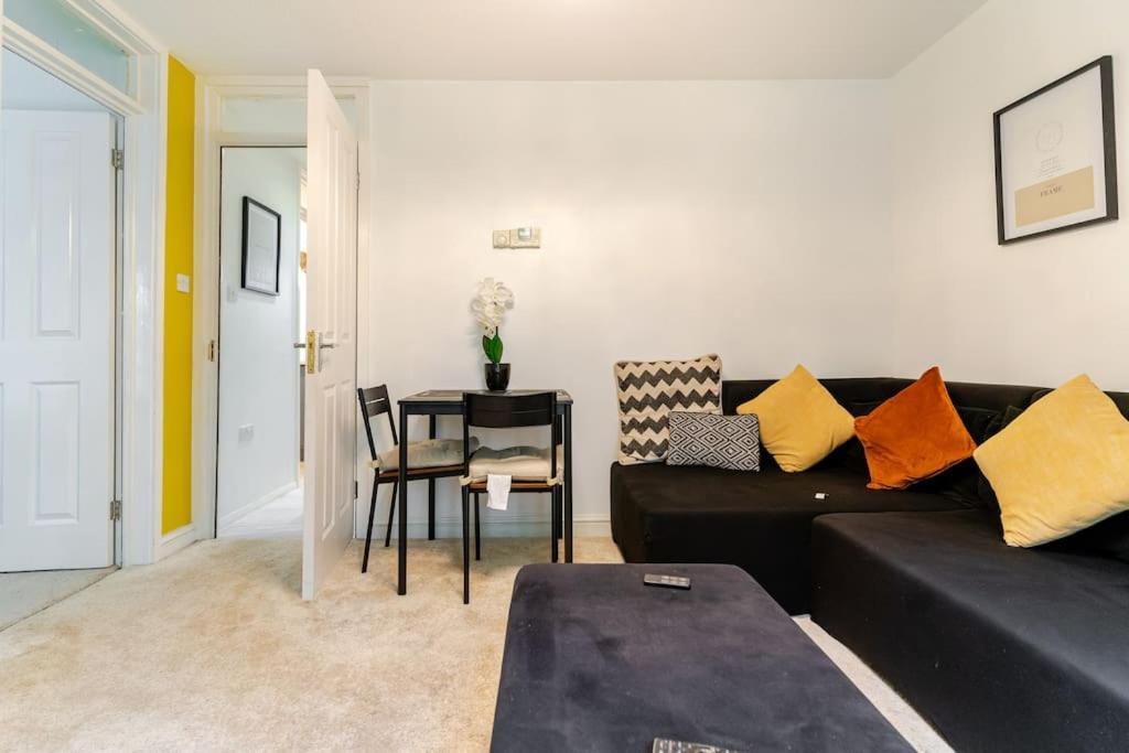 A&s Properties, No Guest Fees, Bank Transfe Deposit Available Apartment *
