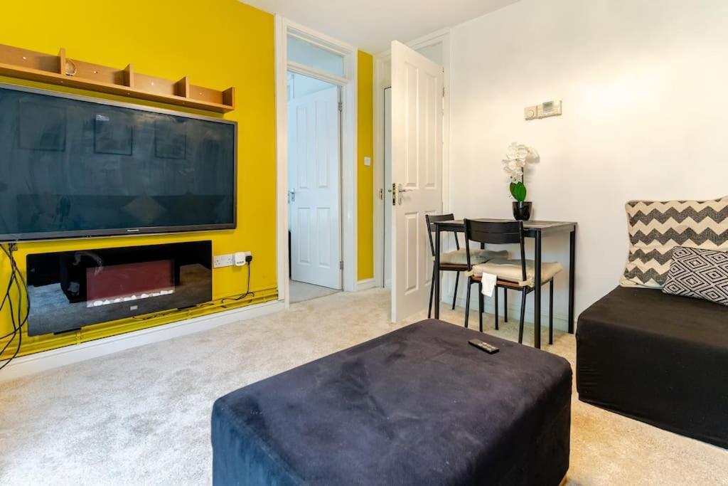 A&s Properties, No Guest Fees, Bank Transfe Deposit Available Apartment