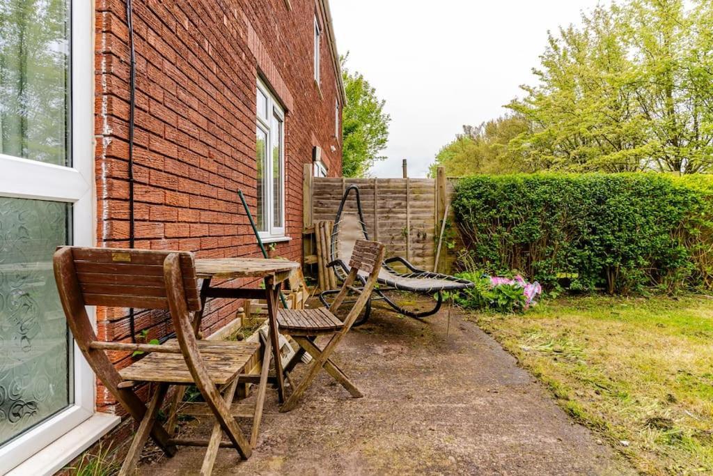 A&s Properties, No Guest Fees, Bank Transfe Deposit Available Wolverhampton